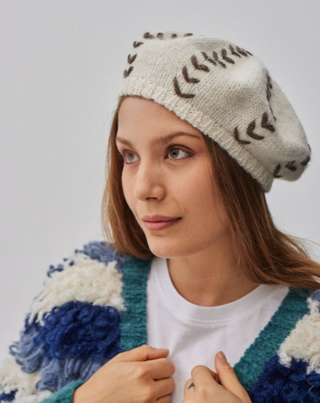 100% Alpaca Wool Beret – Andina World display picture 3